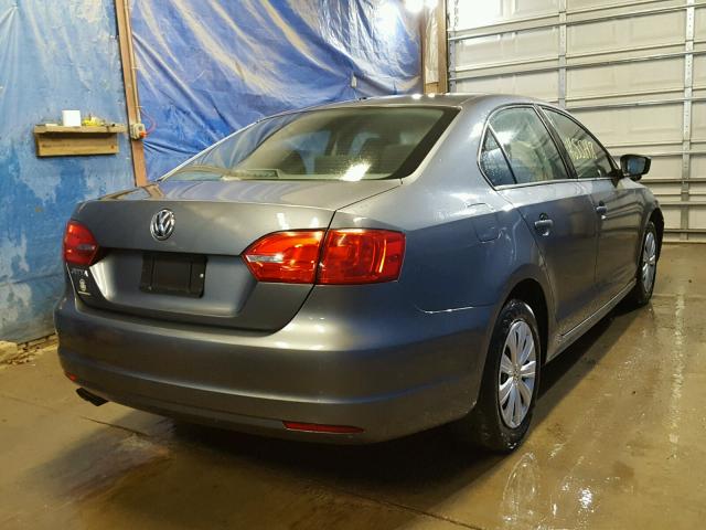 3VW2K7AJ4DM318853 - 2013 VOLKSWAGEN JETTA BASE 灰色 照片 4