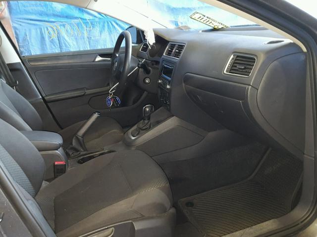 3VW2K7AJ4DM318853 - 2013 VOLKSWAGEN JETTA BASE 灰色 照片 5