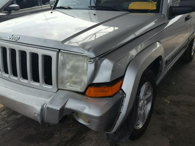 1J8HH48K56C136584 - 2006 JEEP COMMANDER SILVER photo 9