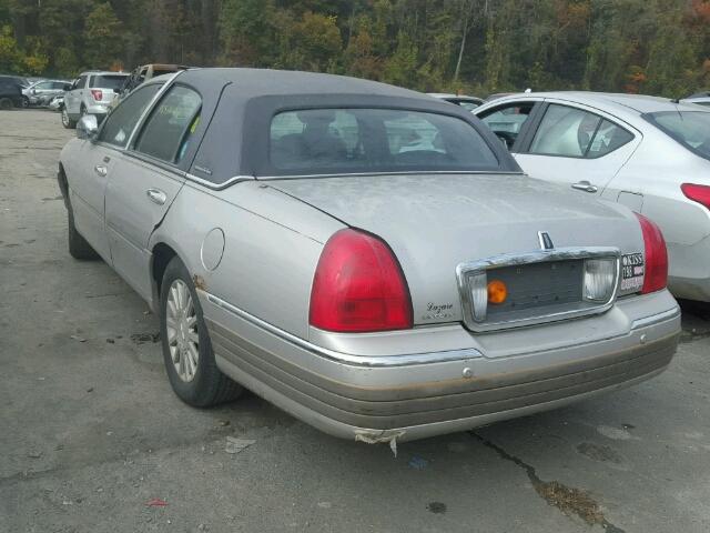 1LNHM82W83Y605618 - 2003 LINCOLN TOWN CAR S BEIGE photo 3