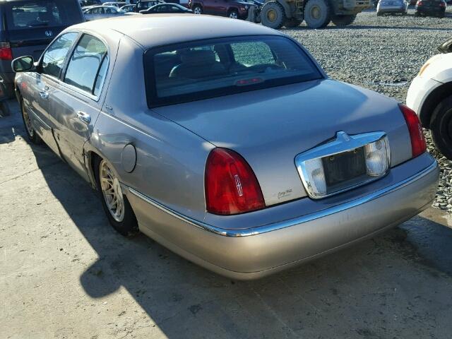 1LNHM82WXXY691469 - 1999 LINCOLN TOWN CAR S BEIGE photo 3