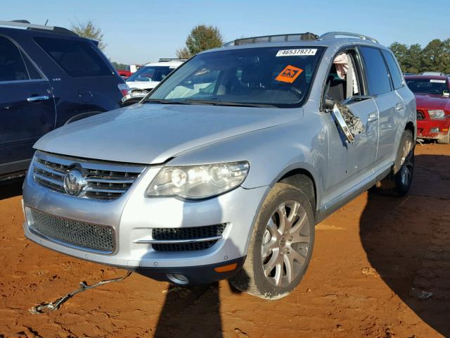 WVGMB77LX8D018865 - 2008 VOLKSWAGEN TOUAREG 2 SILVER photo 2