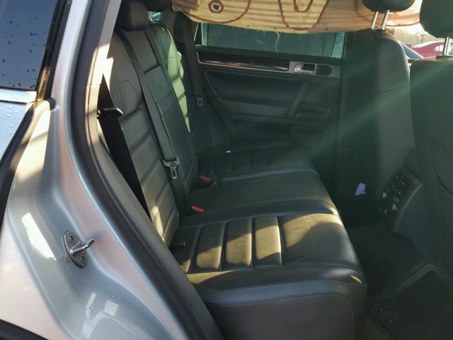 WVGMB77LX8D018865 - 2008 VOLKSWAGEN TOUAREG 2 SILVER photo 6