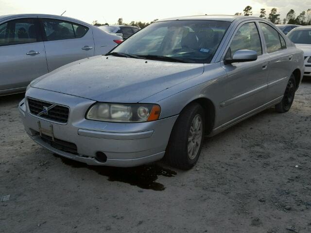 YV1RS640652447081 - 2005 VOLVO S60 SILVER photo 2