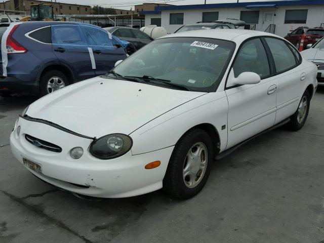 1FAFP52S4WG263647 - 1998 FORD TAURUS LX WHITE photo 2