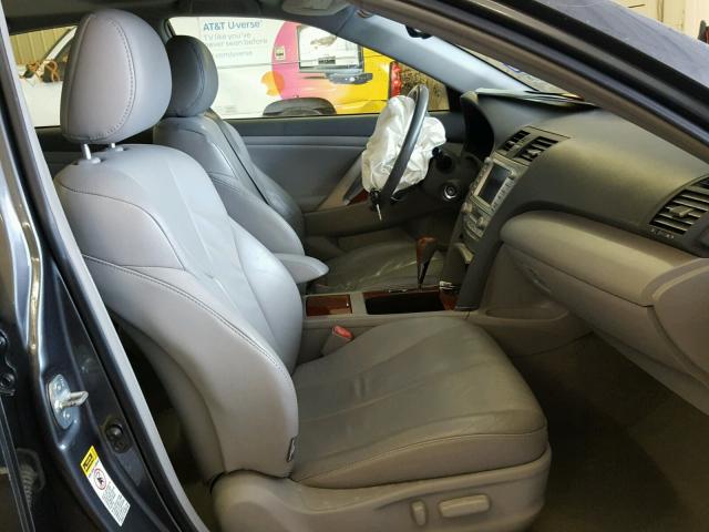 4T1BF3EK0AU528436 - 2010 TOYOTA CAMRY BASE GRAY photo 5