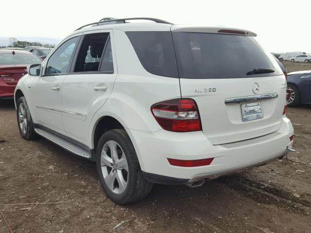 4JGBB25EX9A520406 - 2009 MERCEDES-BENZ ML WHITE photo 3