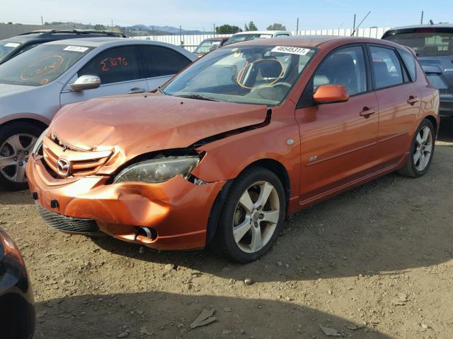 JM1BK343X51309176 - 2005 MAZDA 3 HATCHBAC ORANGE photo 2