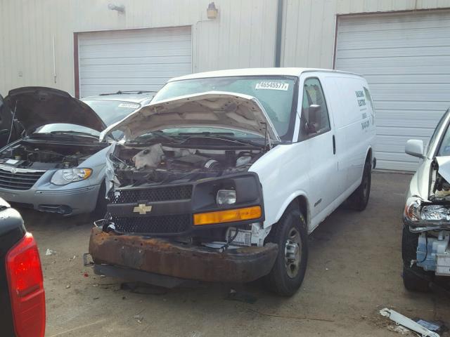 1GCHG35U451106724 - 2005 CHEVROLET EXPRESS G3 WHITE photo 2