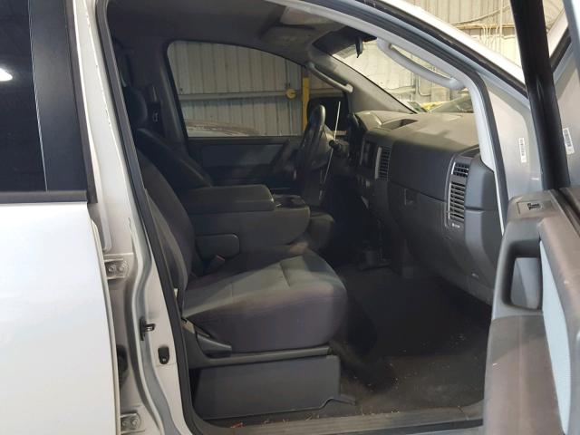 1N6BA07A36N559703 - 2006 NISSAN TITAN XE SILVER photo 5