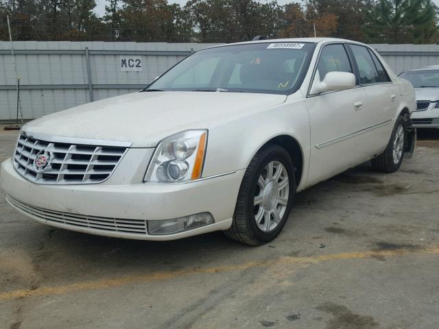 1G6KA5EY2AU123619 - 2010 CADILLAC DTS WHITE photo 2