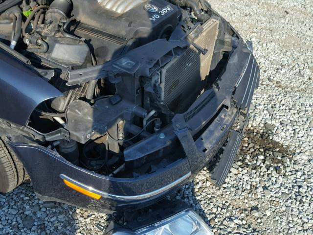 WVWRU63B65E077056 - 2005 VOLKSWAGEN PASSAT GLX BLUE photo 9