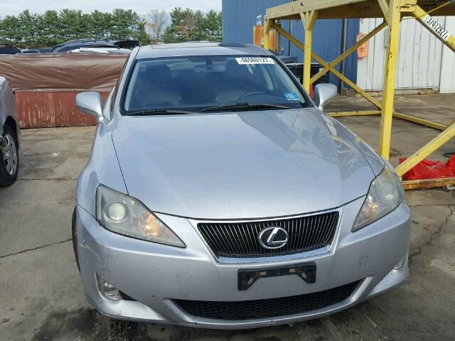 JTHCK262072011315 - 2007 LEXUS IS 250 SILVER photo 9