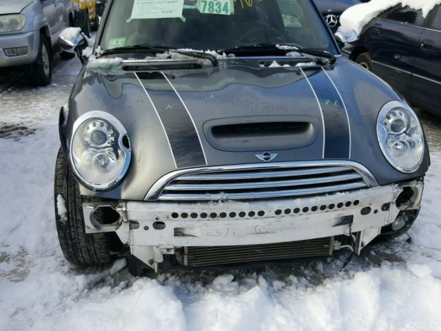 WMWRE33455TD98563 - 2005 MINI COOPER S GRAY photo 9