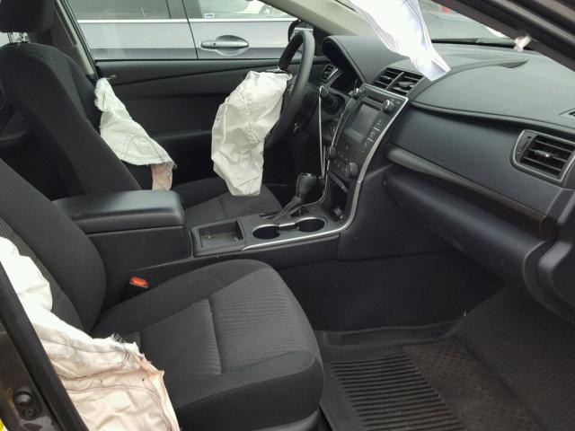 4T4BF1FK4GR579830 - 2016 TOYOTA CAMRY LE ნაცრისფერი ფოტო 5