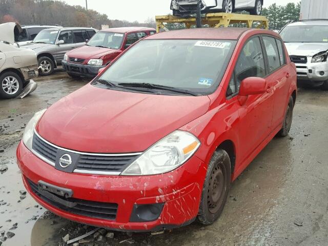 3N1BC13E28L356058 - 2008 NISSAN VERSA S RED photo 2