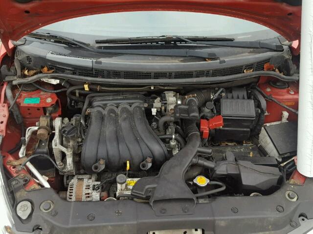 3N1BC13E28L356058 - 2008 NISSAN VERSA S RED photo 7