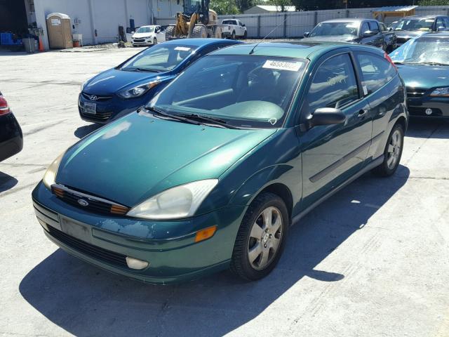 3FAFP31301R236798 - 2001 FORD FOCUS ZX3 GREEN photo 2