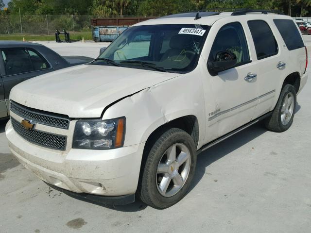 1GNSKCE09BR244930 - 2011 CHEVROLET TAHOE K150 WHITE photo 2