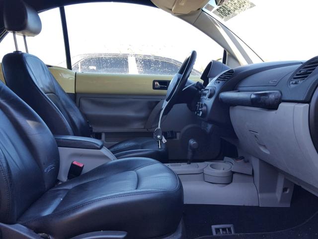 3VWCD31Y65M306063 - 2005 VOLKSWAGEN NEW BEETLE 黄色 照片 5