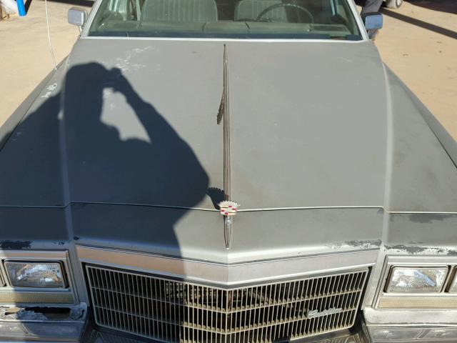 1G6AD6980D9214334 - 1983 CADILLAC DEVILLE GRAY photo 7