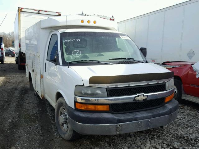 1GBHG31U841171231 - 2004 CHEVROLET EXPRESS G3 WHITE photo 1