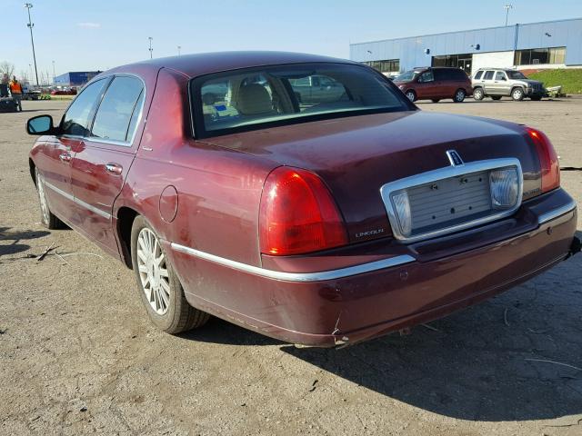 1LNHM82W93Y622573 - 2003 LINCOLN TOWN CAR S MAROON photo 3