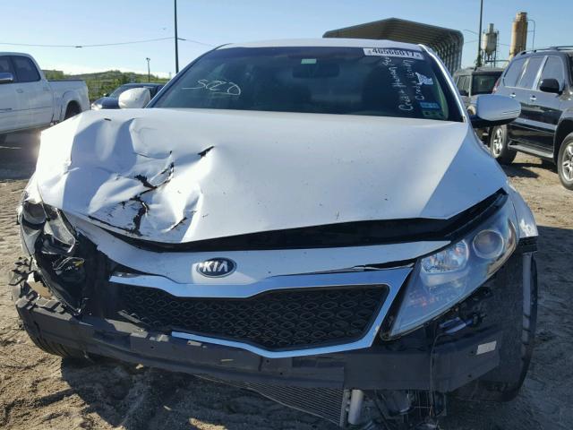 5XXGM4A76DG095299 - 2013 KIA OPTIMA WHITE photo 7