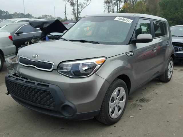 KNDJN2A29F7208010 - 2015 KIA SOUL GRAY photo 2