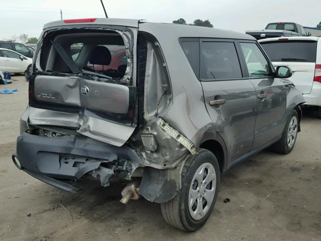 KNDJN2A29F7208010 - 2015 KIA SOUL GRAY photo 4