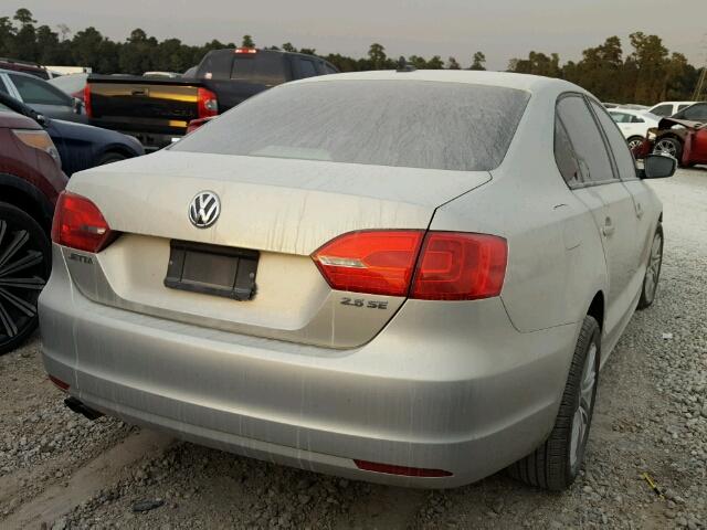 3VWDX7AJ0CM304425 - 2012 VOLKSWAGEN JETTA SE 银色 照片 4