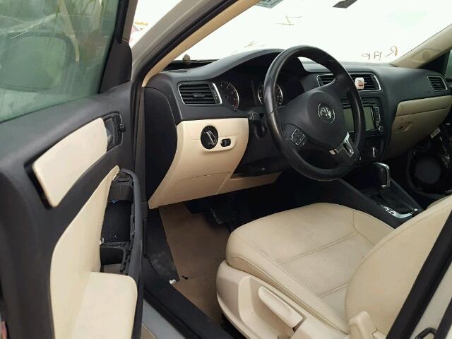 3VWDX7AJ0CM304425 - 2012 VOLKSWAGEN JETTA SE 银色 照片 9