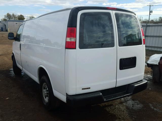 1GCGG25C281117223 - 2008 CHEVROLET EXPRESS G2 WHITE photo 3