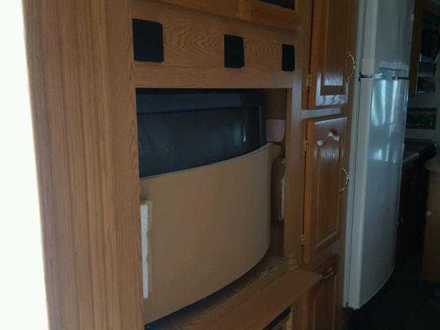 4YDF329224D510265 - 2004 KEYSTONE MONTANA WHITE photo 9