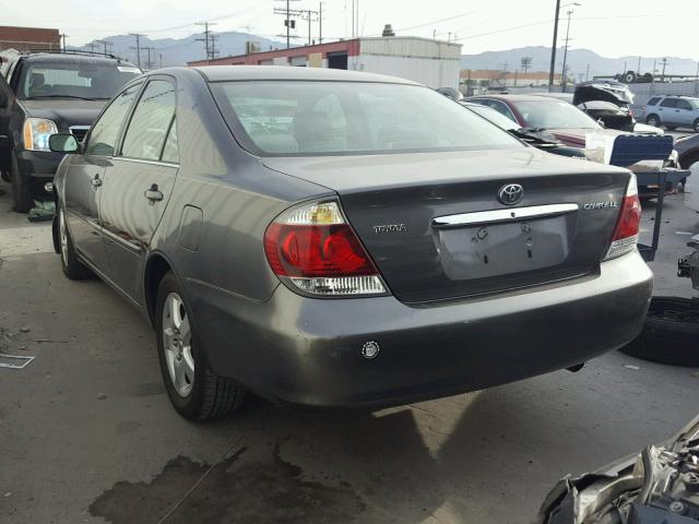 JTDBE32K820104166 - 2002 TOYOTA CAMRY LE GRAY photo 3