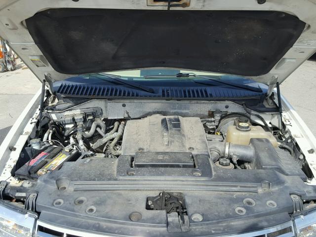 5LMFL28588LJ10956 - 2008 LINCOLN NAVIGATOR თეთრი ფოტო 7