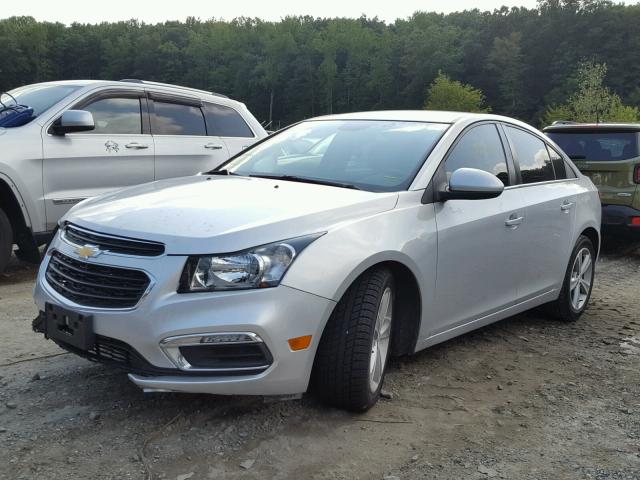 1G1PE5SB4F7230693 - 2015 CHEVROLET CRUZE LT SILVER photo 2