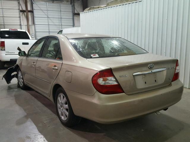 JTDBF30K340156095 - 2004 TOYOTA CAMRY LE GOLD photo 3