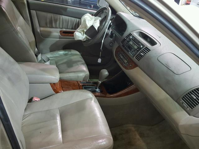 JTDBF30K340156095 - 2004 TOYOTA CAMRY LE 金色 照片 5