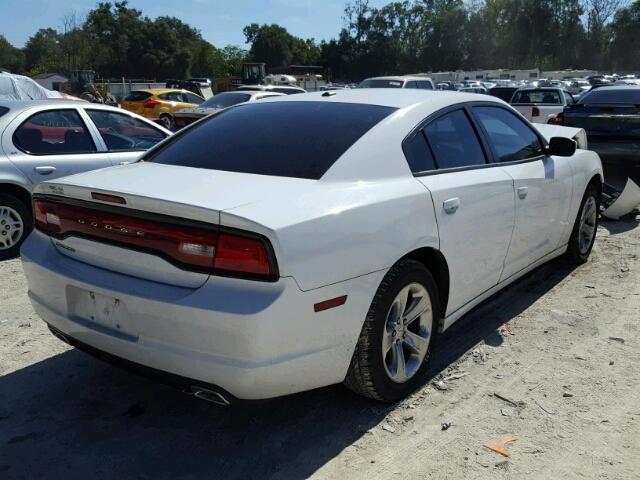 2B3CL3CGXBH512217 - 2011 DODGE CHARGER WHITE photo 4