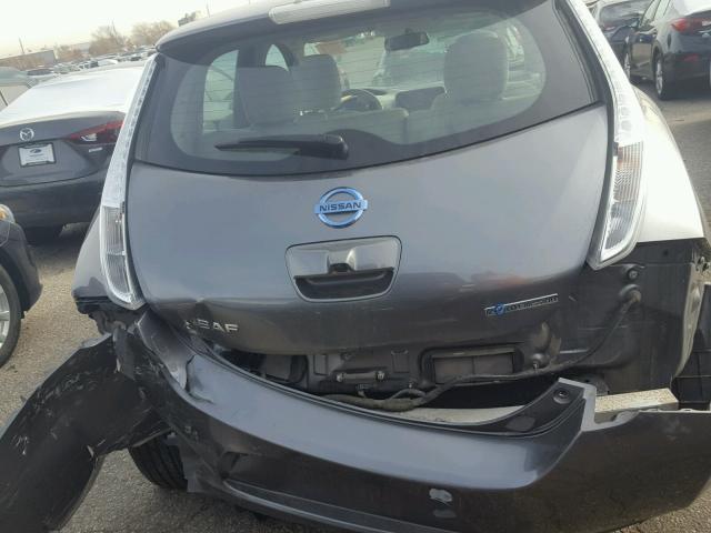 1N4AZ0CP4FC324469 - 2015 NISSAN LEAF S GRAY photo 9