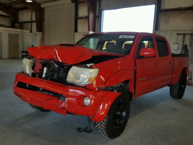 5TEMU52N45Z134822 - 2005 TOYOTA TACOMA DOU RED photo 2