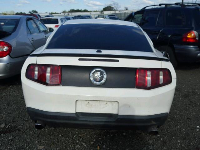 1ZVBP8AM8B5162014 - 2011 FORD MUSTANG WHITE photo 10