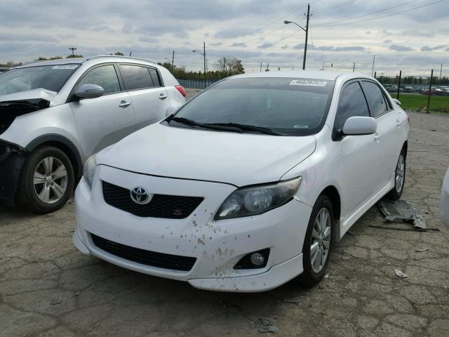 1NXBU4EEXAZ351724 - 2010 TOYOTA COROLLA BA WHITE photo 2