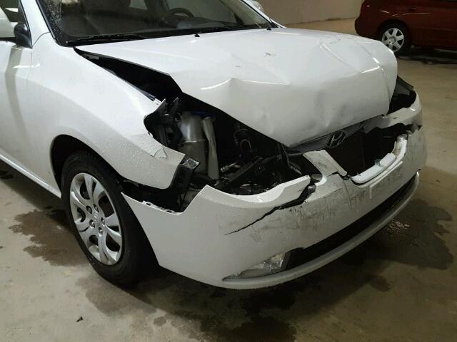 KMHDU4ADXAU044477 - 2010 HYUNDAI ELANTRA BL WHITE photo 9