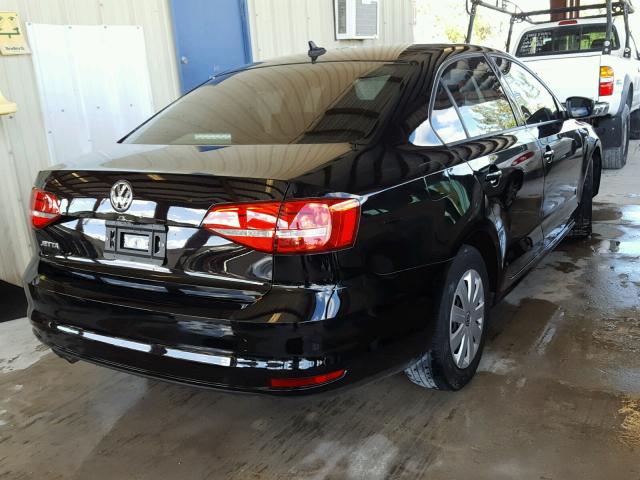 3VW2K7AJ4FM294590 - 2015 VOLKSWAGEN JETTA BASE BLACK photo 4