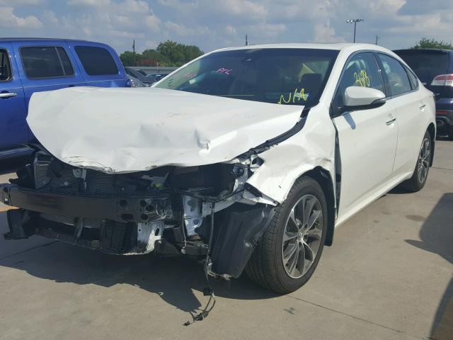4T1BK1EB9JU281269 - 2018 TOYOTA AVALON XLE WHITE photo 2