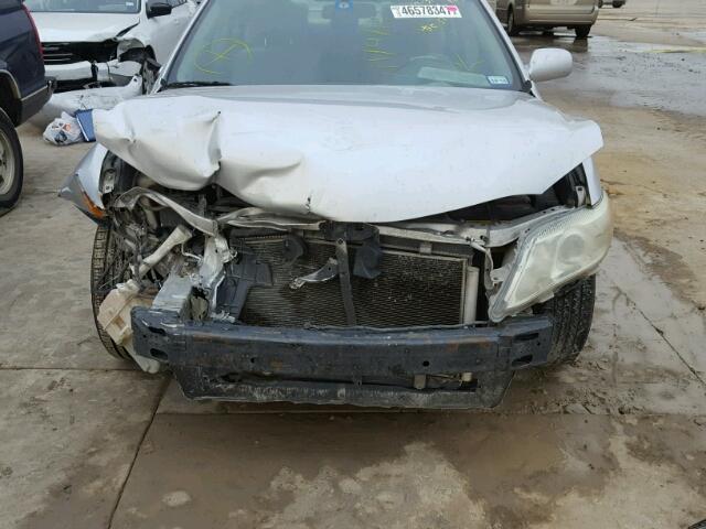4T1BF3EK7BU213473 - 2011 TOYOTA CAMRY BASE SILVER photo 9