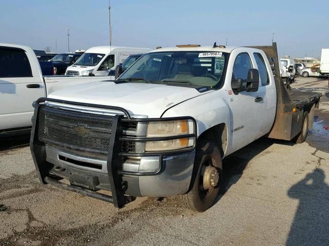 1GBJC396X7E533494 - 2007 CHEVROLET SILVERADO WHITE photo 2