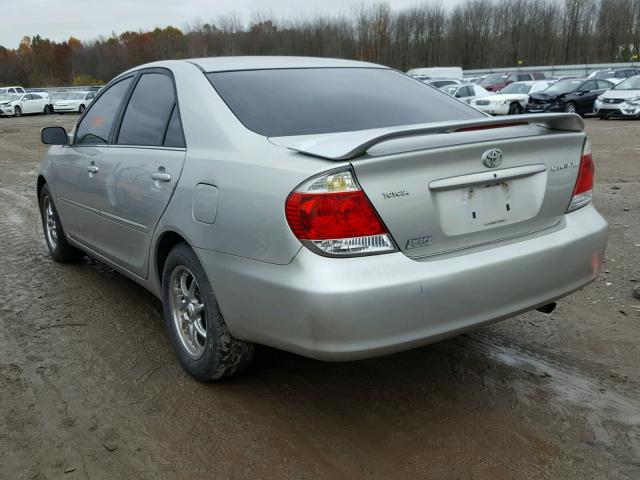 4T1BE32K85U962228 - 2005 TOYOTA CAMRY LE 银色 照片 3